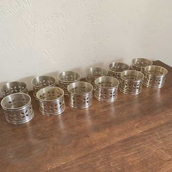 Set of 12 Vintage Silver Plate Floral Pierced Pattern Cut Out Napkin Rings - Picture 8 of 10